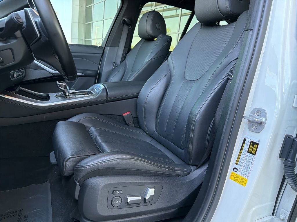 Used 2020 BMW X5 sDrive40i w/ M Sport Package RWD image 11