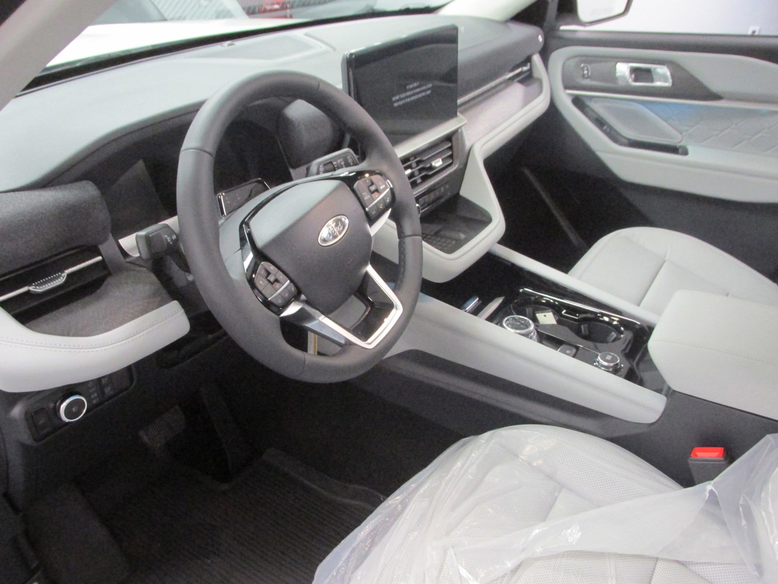 New 2025 Ford Explorer Platinum w/ Ultimate Package image 27