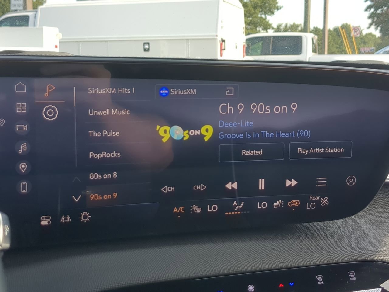 Used 2025 Buick Enclave Preferred w/ Power Package image 13