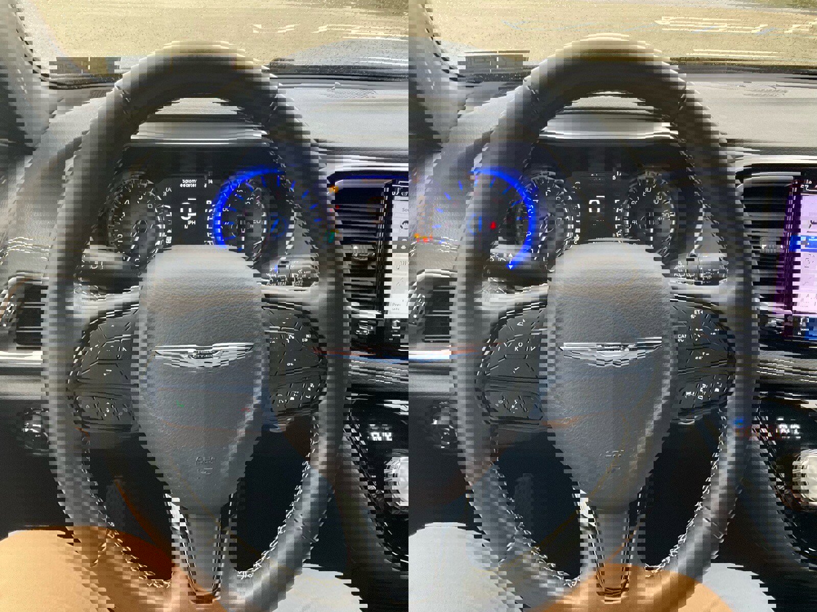 Used 2021 Chrysler Pacifica Touring-L w/ Premium & Safety Sphere Group image 13