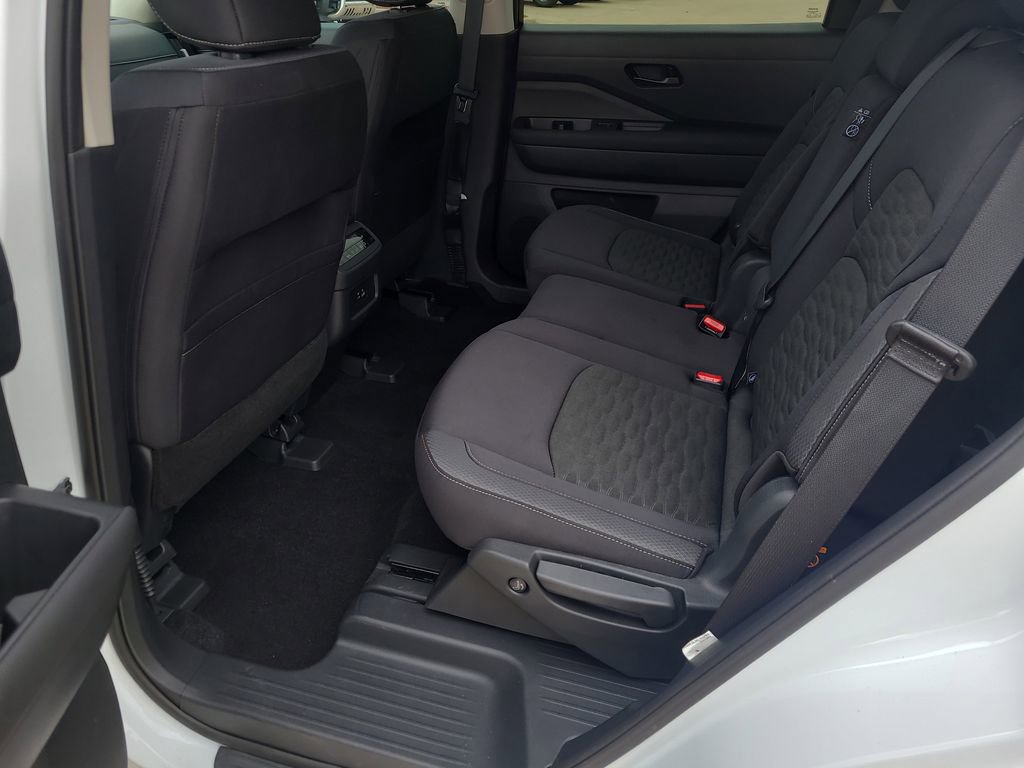 Certified 2025 Nissan Pathfinder SV image 8