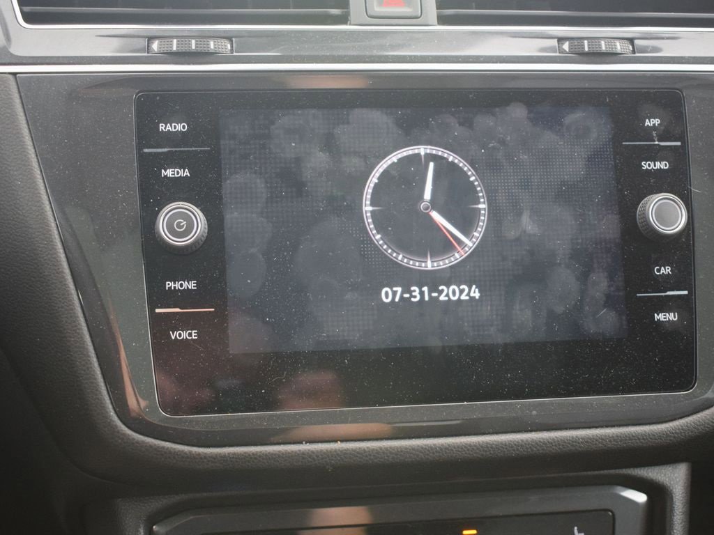 Certified 2022 Volkswagen Tiguan SE R-Line image 35