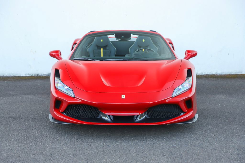 Certified 2022 Ferrari F8 Tributo RWD image 5