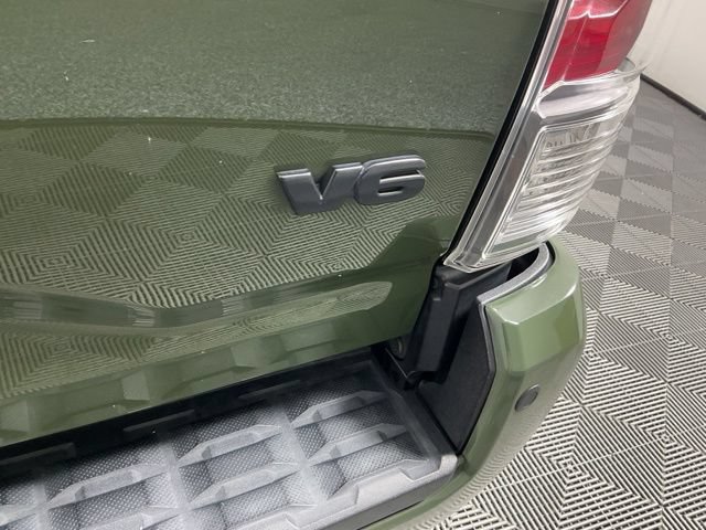 Used 2021 Toyota Tacoma TRD Off-Road w/ TRD Premium Off Road Package AWD/4WD image 19