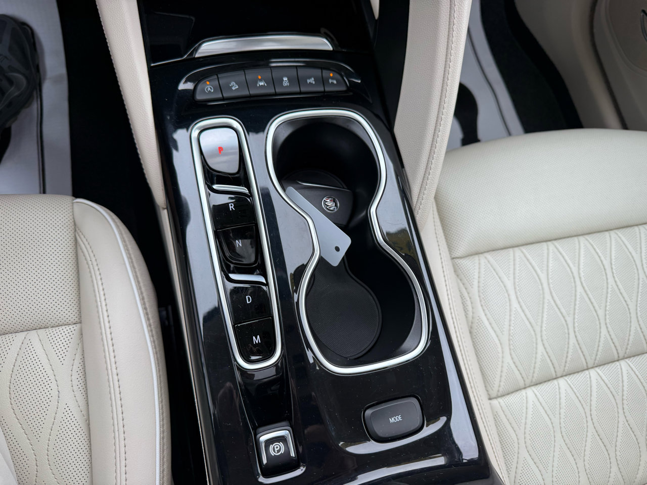 Used 2022 Buick Envision Avenir w/ Technology Package II image 9