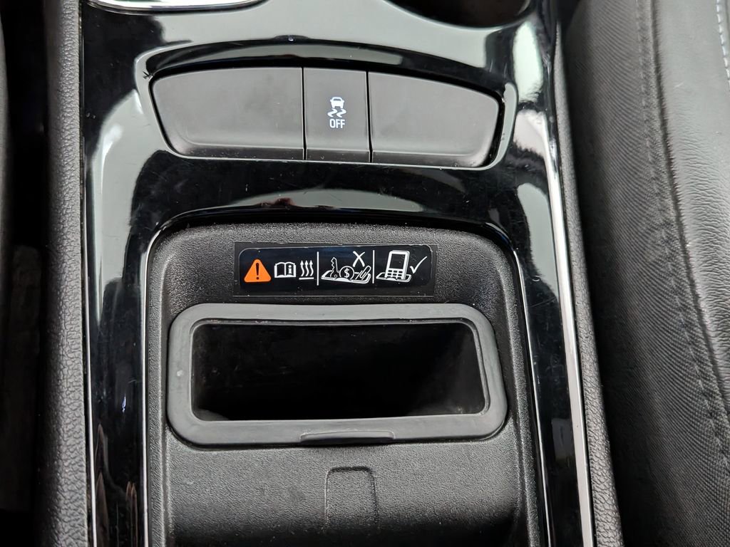 Used 2018 Chevrolet Cruze Premier FWD image 30
