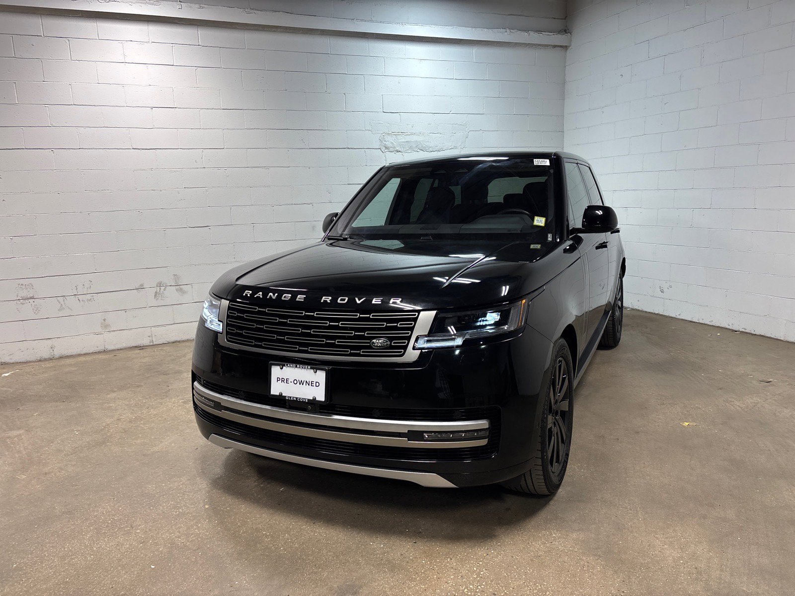 Used 2023 Land Rover Range Rover SE image 2