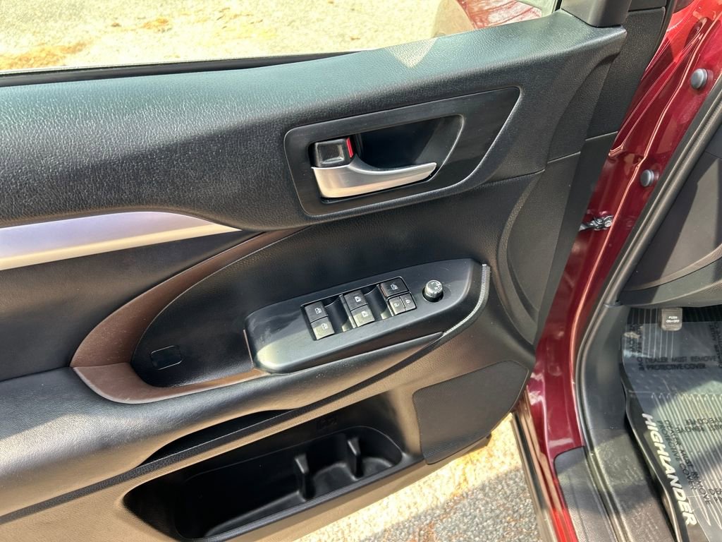 Used 2019 Toyota Highlander XLE image 15