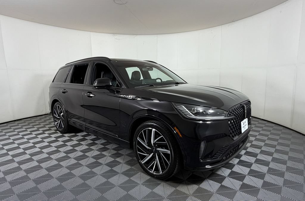 Used 2025 Lincoln Aviator Black Label w/ Jet Appearance Package AWD/4WD image 1