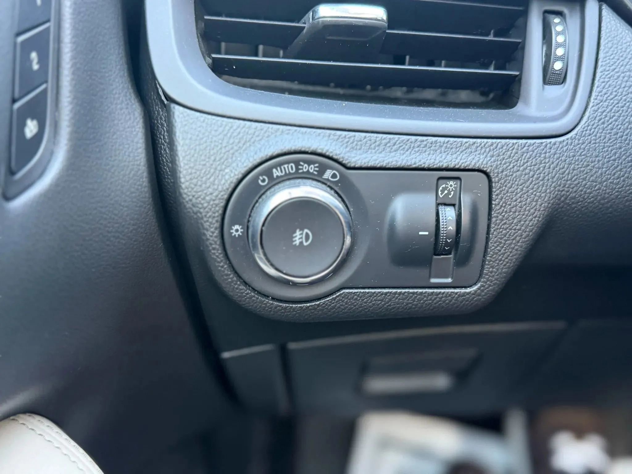 Used 2017 Buick Envision Essence image 47