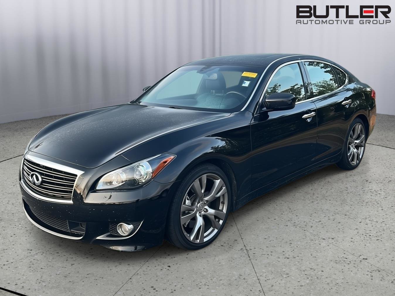 Used 2013 INFINITI M56 w/ Sport Pkg image 2