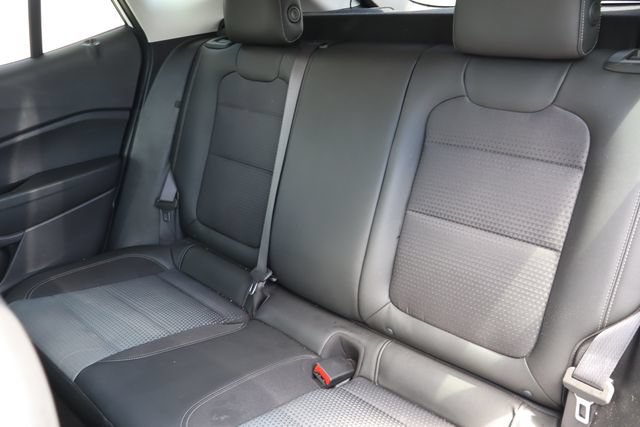 Used 2025 Chevrolet Trax LT FWD image 7