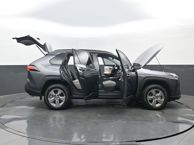 Used 2025 Toyota RAV4 XLE image 33