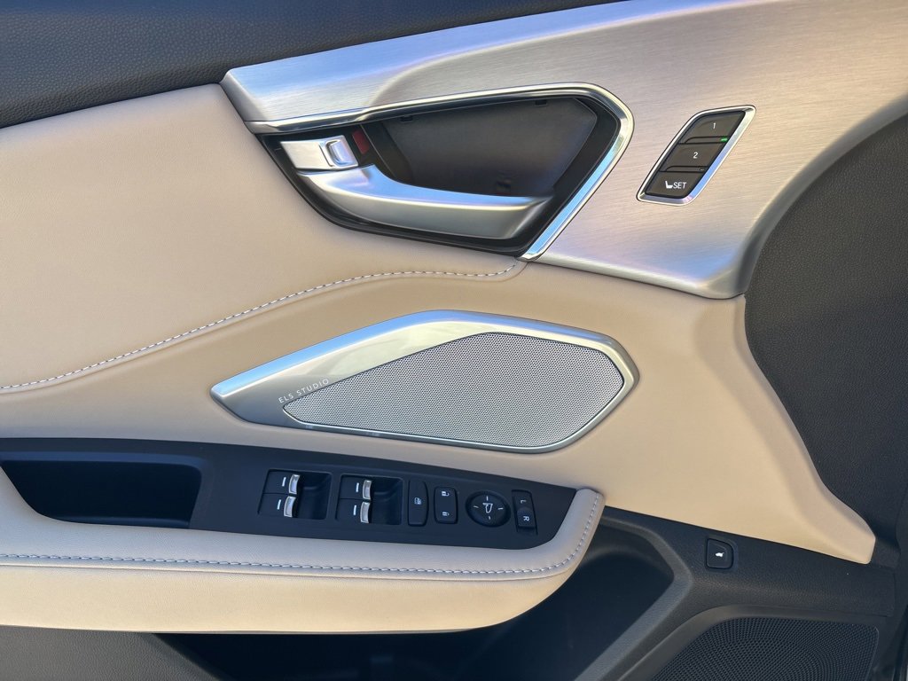 Used 2023 Acura RDX w/ Technology Package image 16