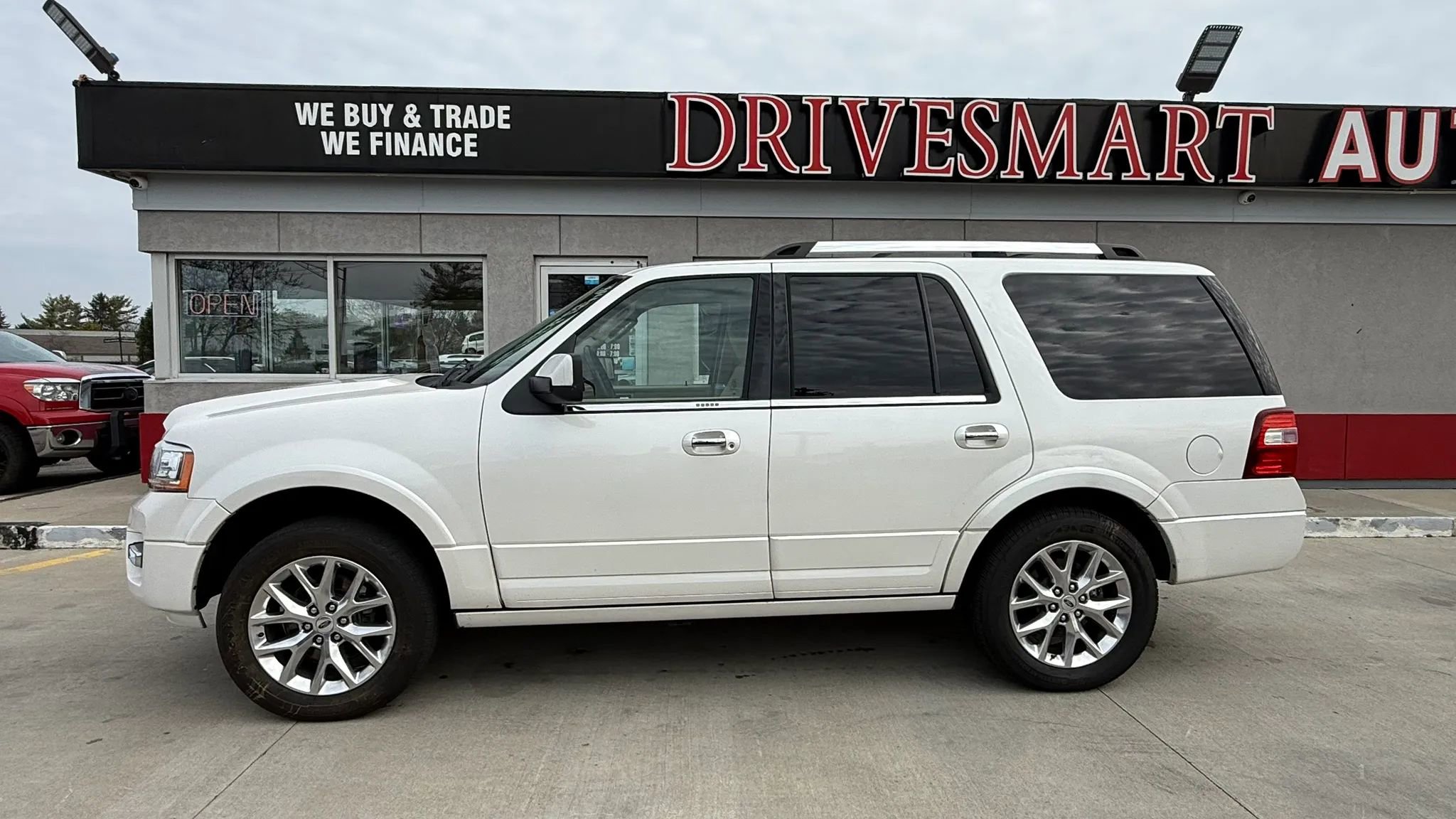 Used 2016 Ford Expedition Limited w/ Equipment Group 301A AWD/4WD image 6