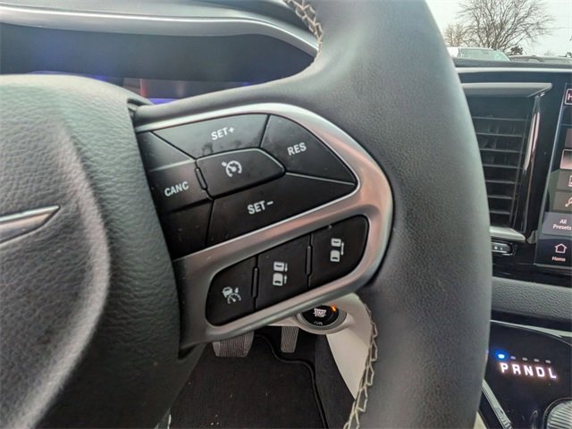 Used 2024 Chrysler Pacifica Touring-L image 19