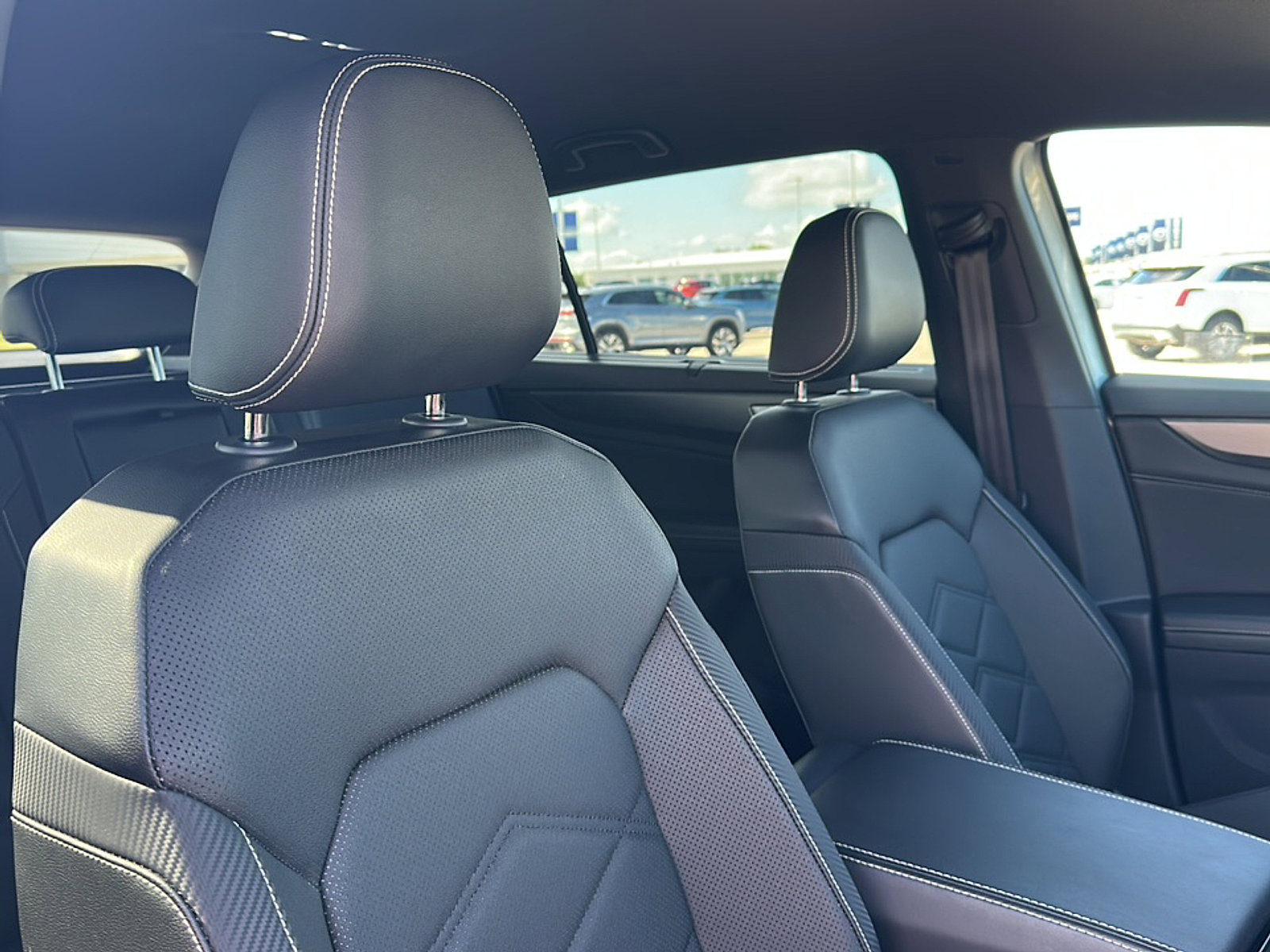 Used 2024 Volkswagen Atlas Cross Sport SE image 24