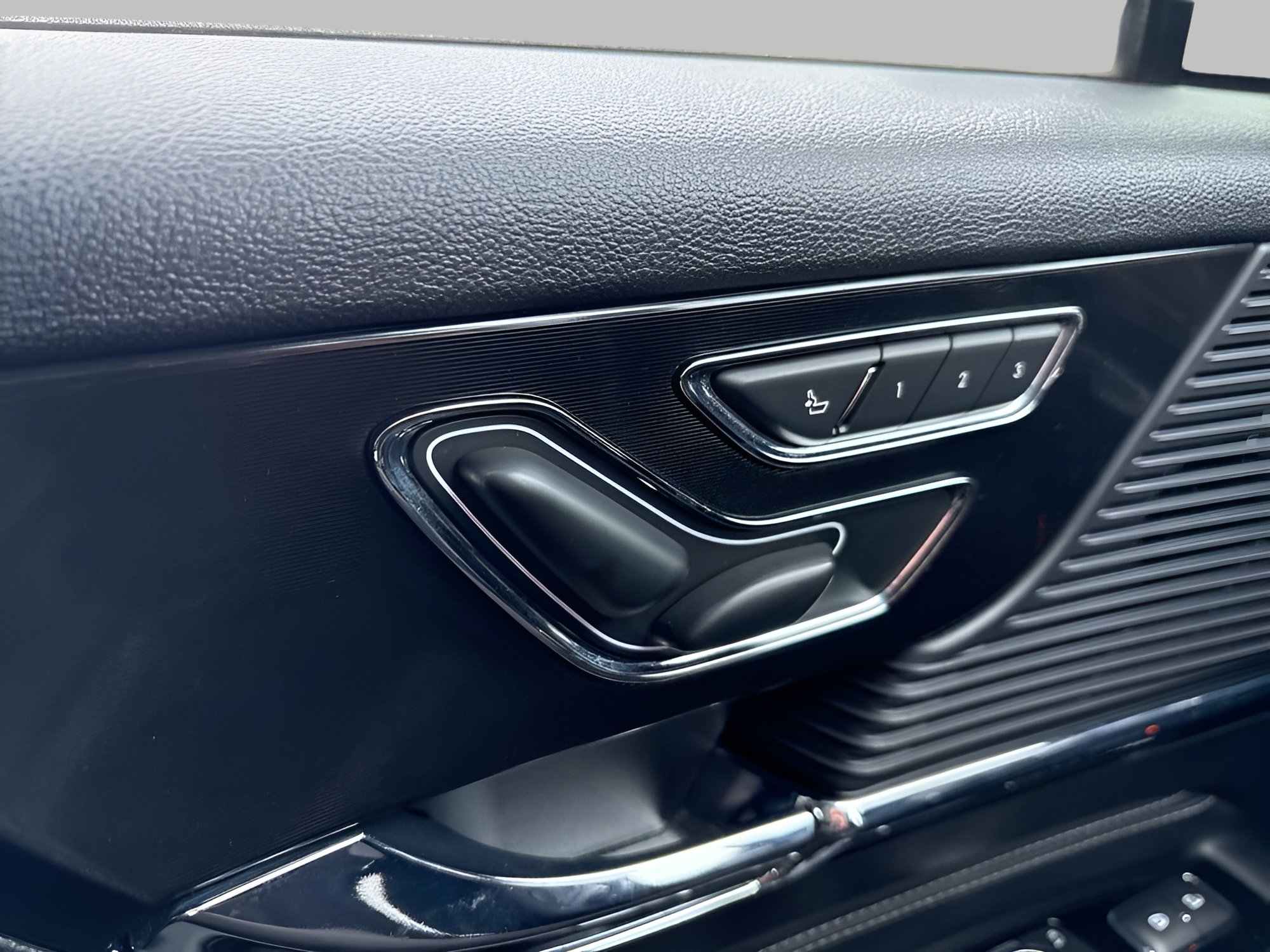 Used 2022 Lincoln Corsair Reserve image 9