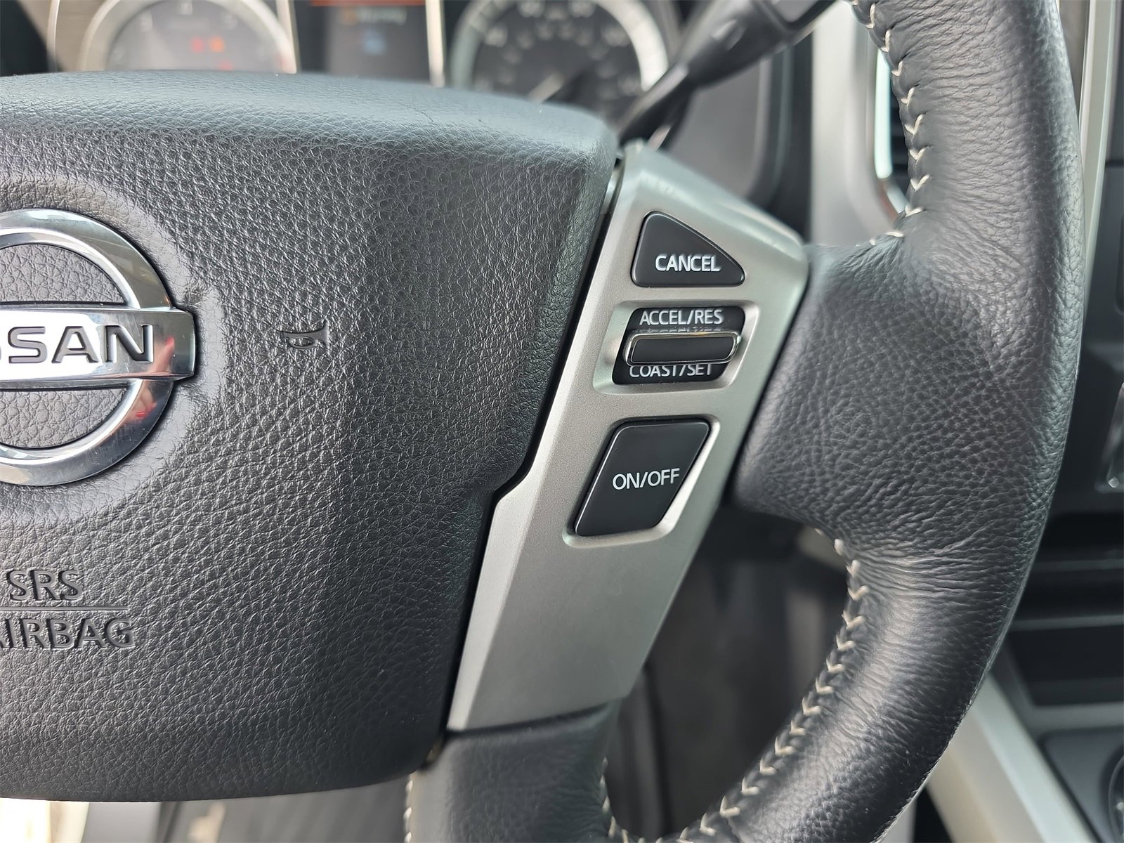 Used 2019 Nissan Titan PRO-4X image 18