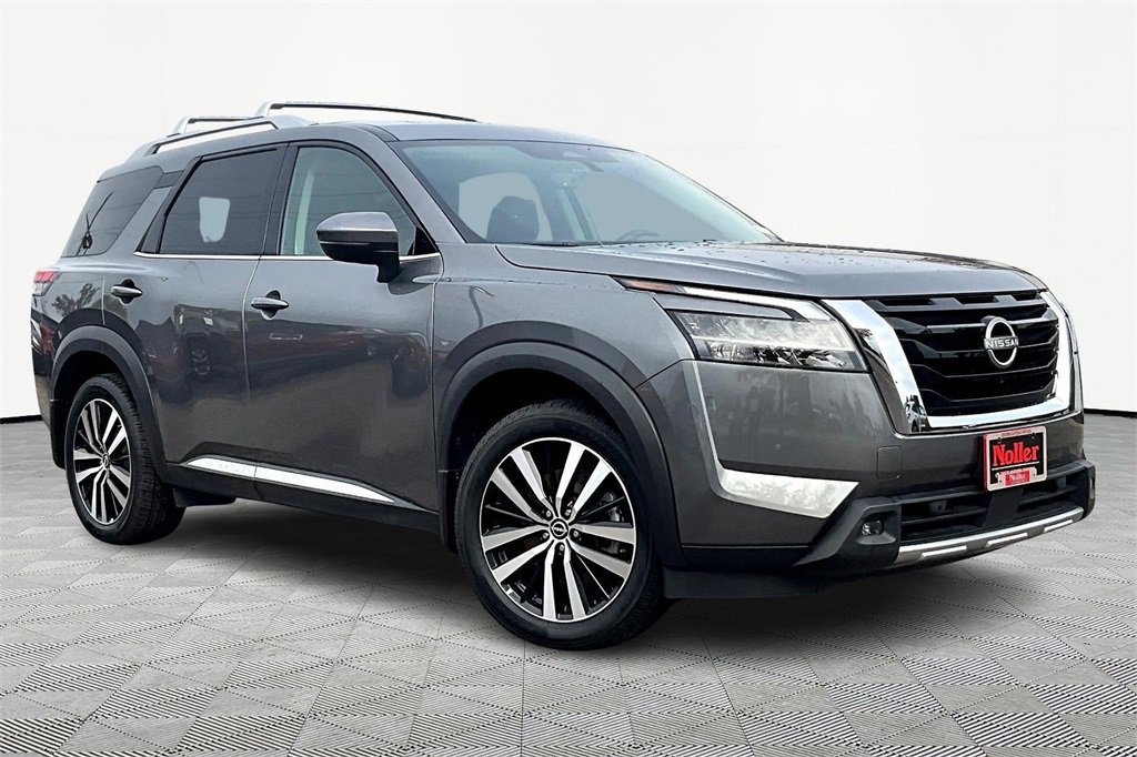 Used 2024 Nissan Pathfinder Platinum w/ Cargo Package image 12