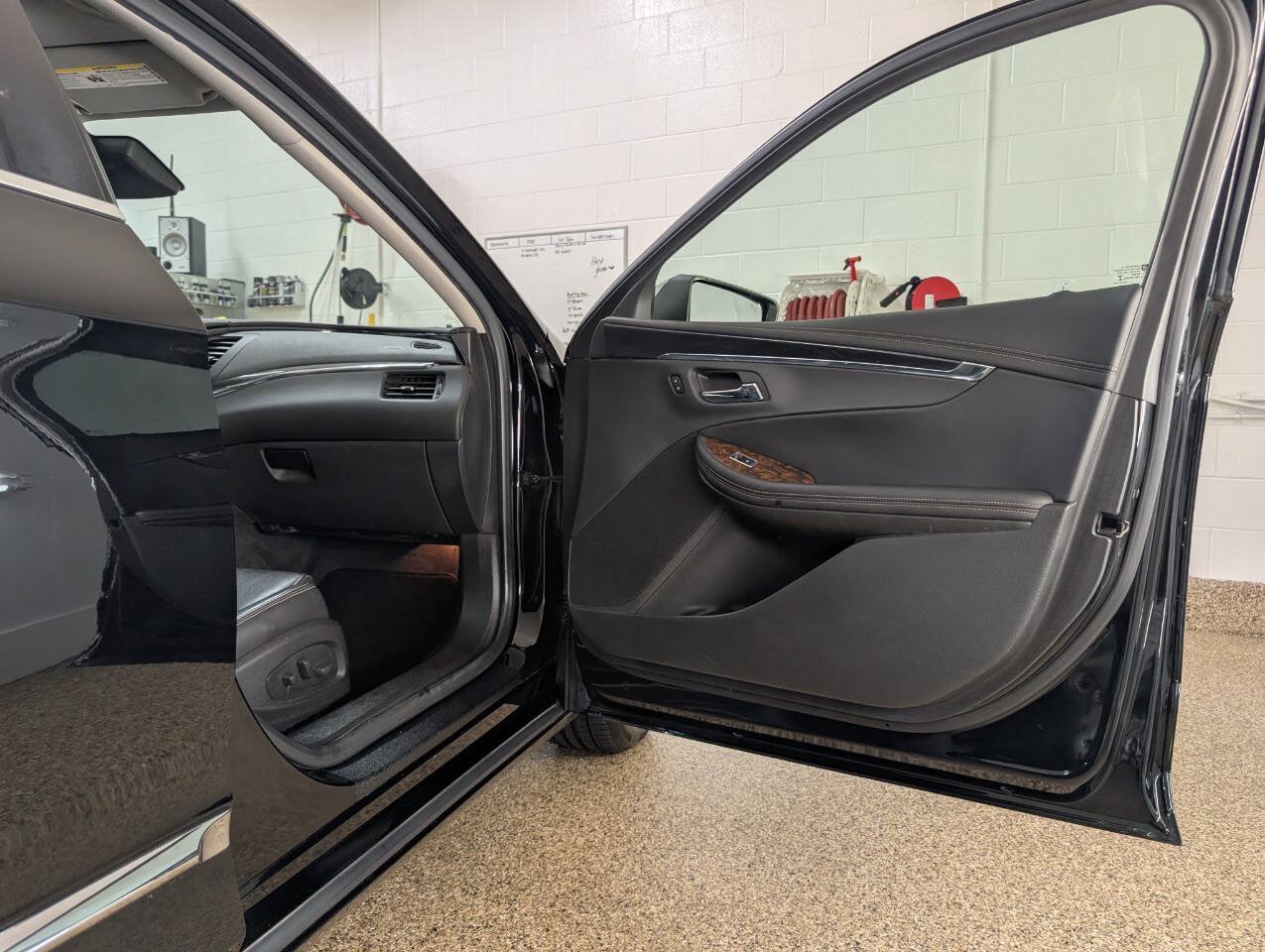 Used 2014 Chevrolet Impala LTZ FWD image 19