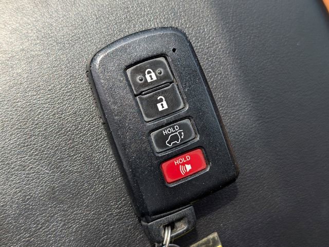 Used 2016 Toyota RAV4 Limited FWD image 31