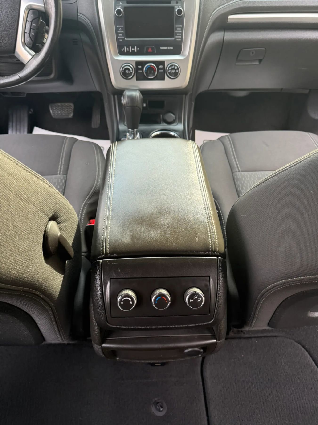Used 2014 GMC Acadia SLE image 30