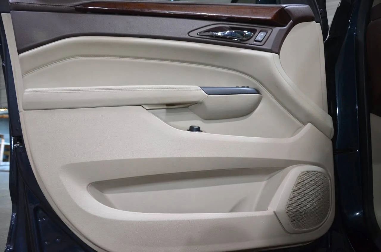 Used 2016 Cadillac SRX Luxury w/ Driver Awareness Package image 11