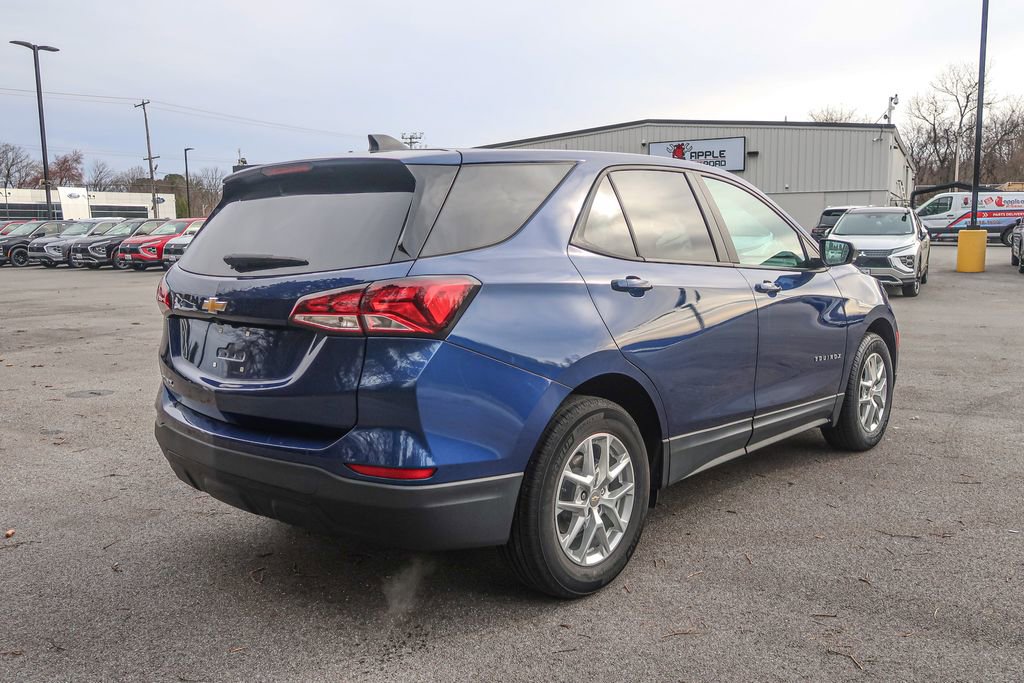 Used 2022 Chevrolet Equinox LS w/ LS Convenience Package image 10