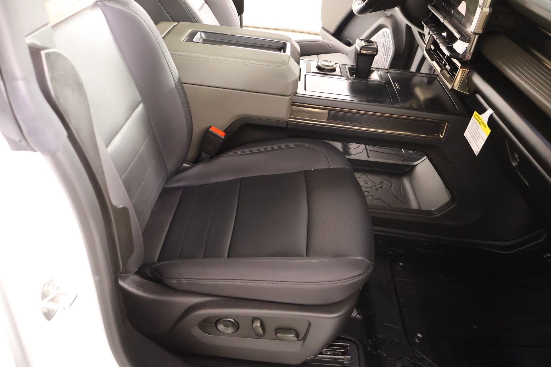 Used 2024 GMC Hummer EV 2X w/ LPO, Illumination Package image 13