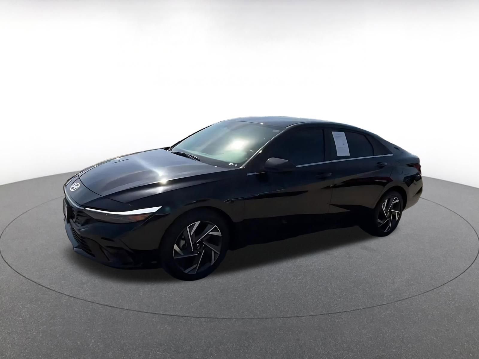 Used 2025 Hyundai Elantra SEL FWD image 8