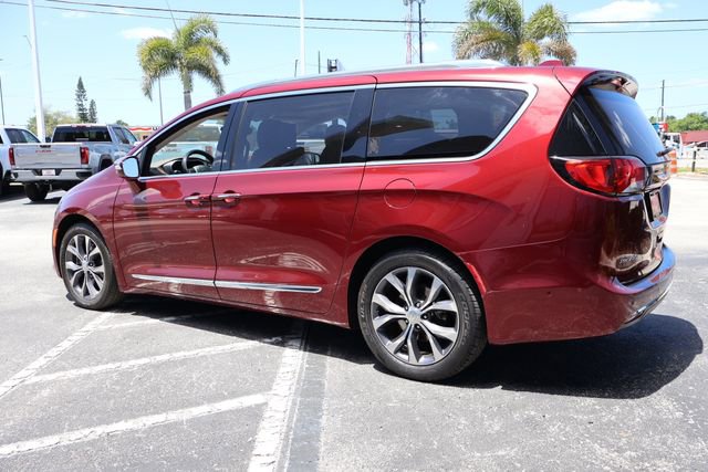 Used 2017 Chrysler Pacifica Limited image 5