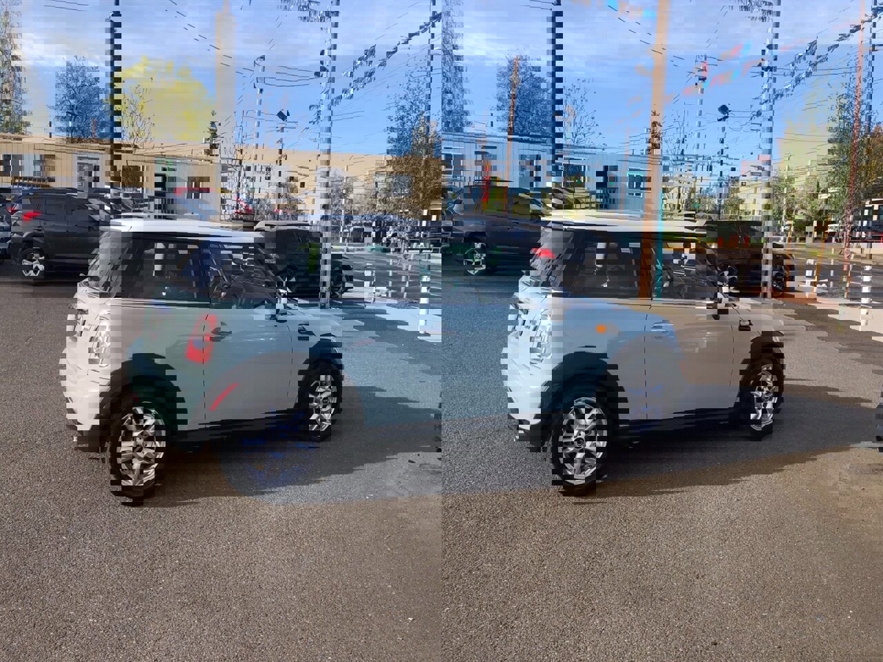 Used 2011 MINI Cooper Hardtop image 2