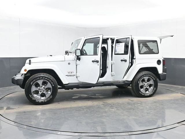 Used 2017 Jeep Wrangler Unlimited Sahara w/ Connectivity Group AWD/4WD image 49