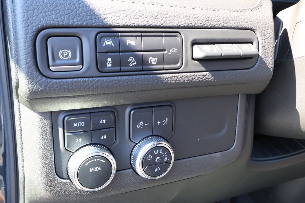 Used 2022 GMC Yukon XL Denali AWD/4WD image 18
