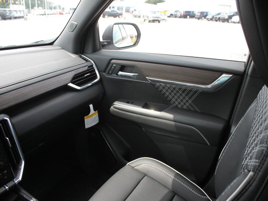 New 2026 GMC Acadia Denali w/ Super Cruise Package image 12