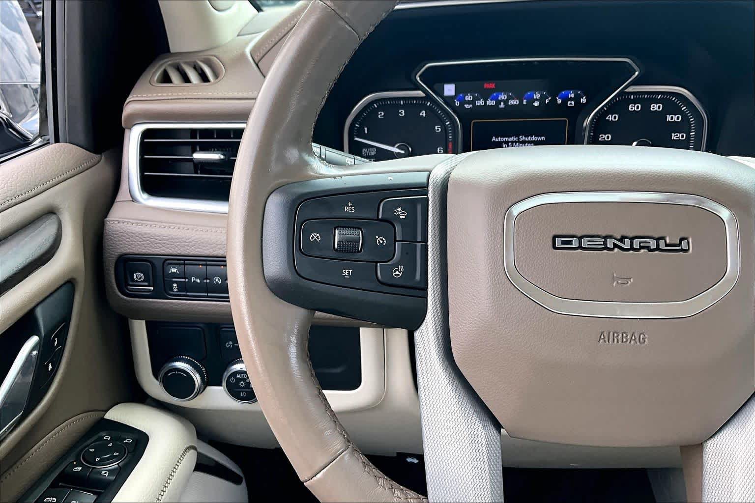 Used 2021 GMC Yukon XL Denali w/ Denali Premium Package RWD image 24