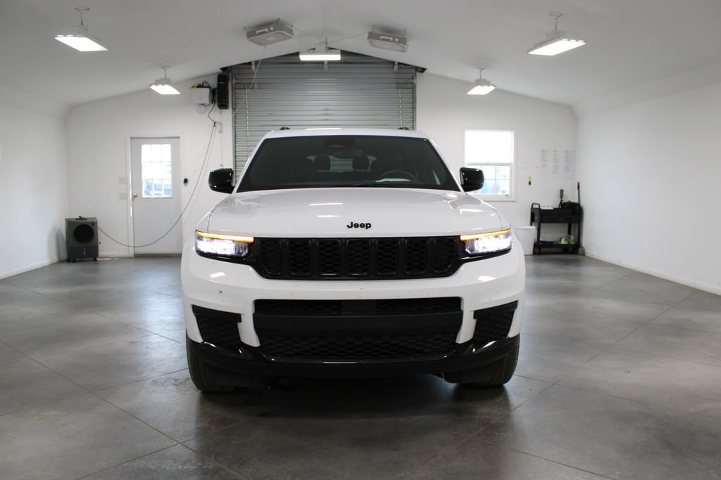 Used 2024 Jeep Grand Cherokee L Altitude AWD/4WD image 3
