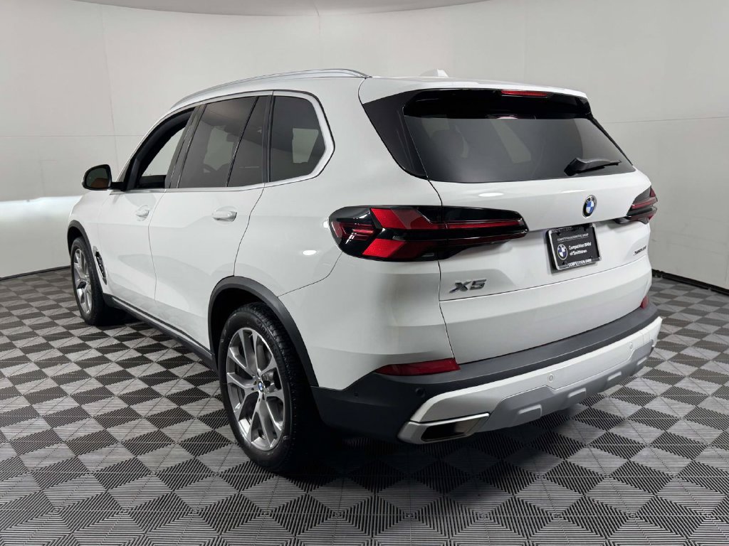 Used 2025 BMW X5 xDrive40i w/ Parking Assistance Package AWD/4WD image 8