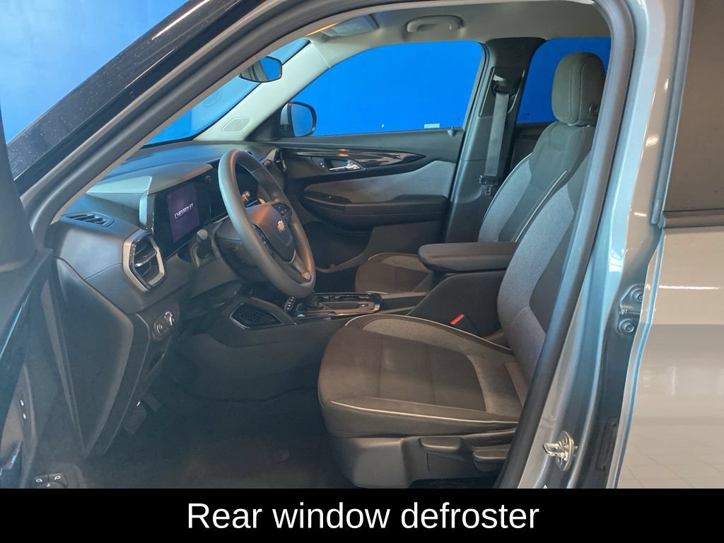 Used 2025 Chevrolet TrailBlazer LT AWD/4WD image 9