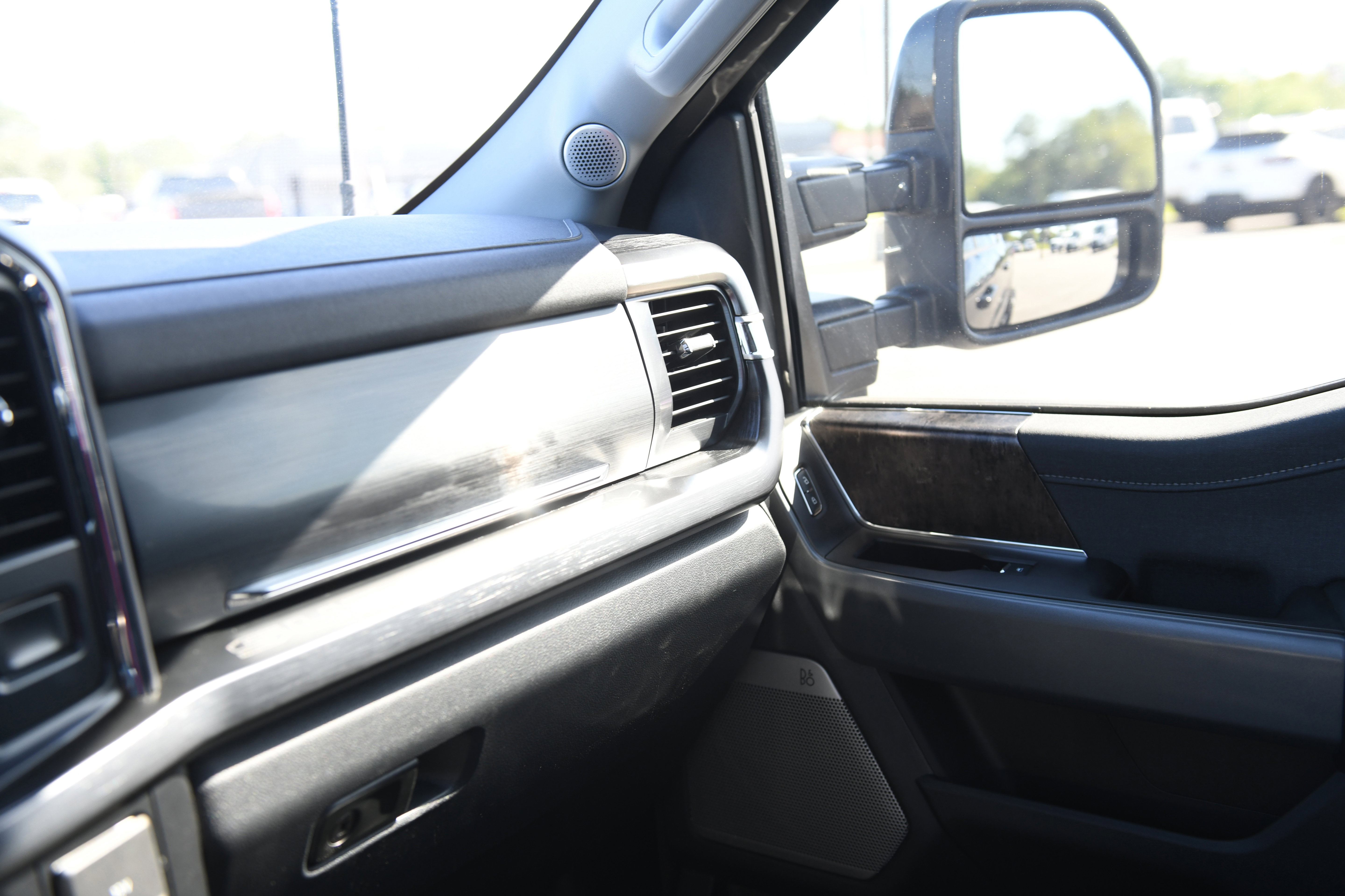 Used 2024 Ford F250 Lariat w/ Lariat Ultimate Package AWD/4WD image 31