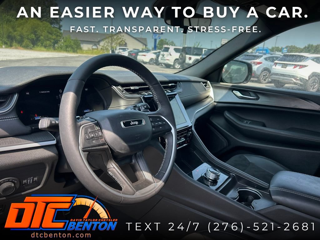 Used 2025 Jeep Grand Cherokee Altitude AWD/4WD image 9