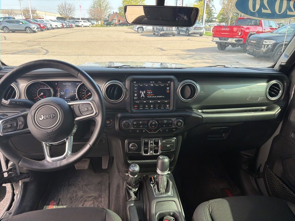 Used 2020 Jeep Wrangler Unlimited Sahara w/ Dual Top Group AWD/4WD image 14