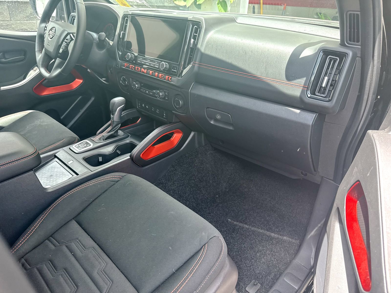 Used 2026 Nissan Frontier PRO-4X w/ Pro-4x Convenience Package AWD/4WD image 8