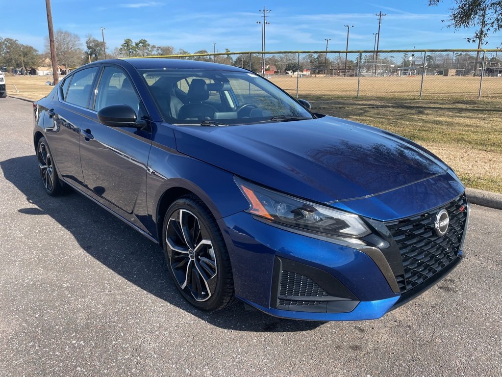 Used 2024 Nissan Altima 2.5 SR image 2