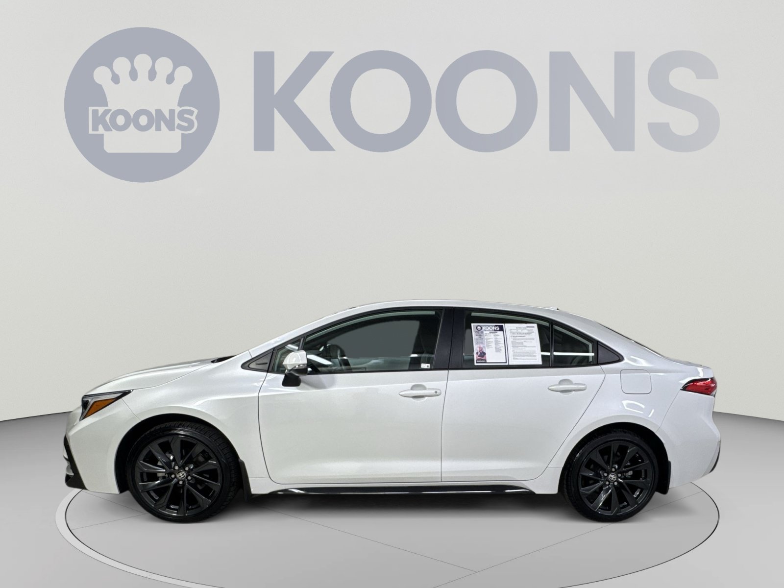 Used 2024 Toyota Corolla SE w/ SE Convenience Package FWD image 17
