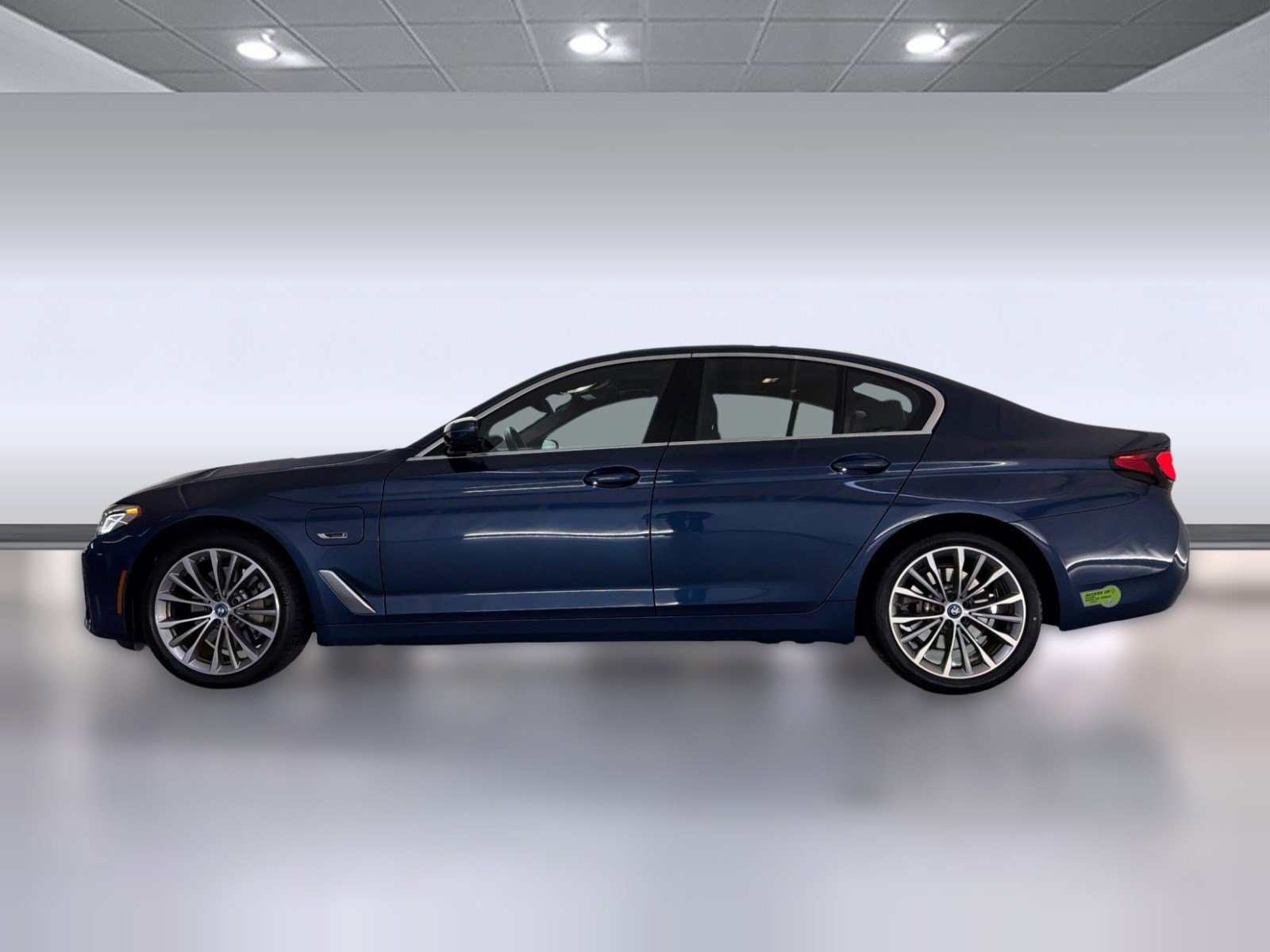 Used 2023 BMW 530e w/ Premium Package image 2