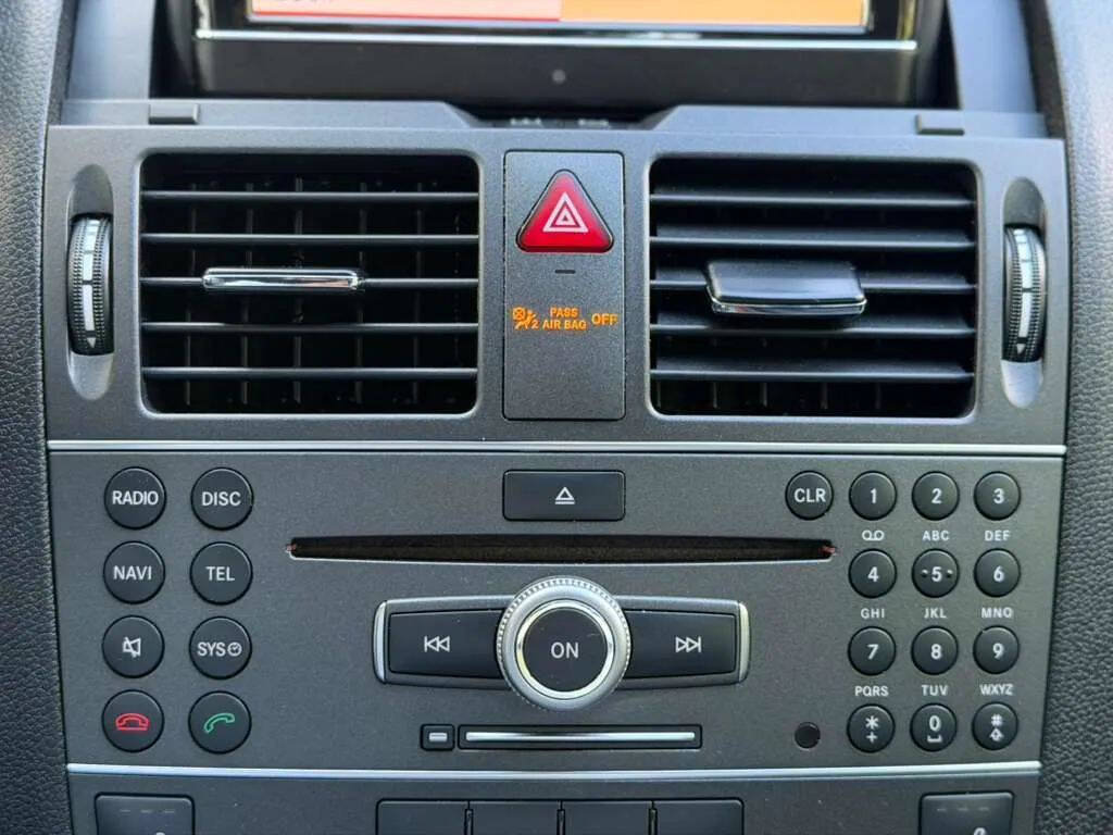 Used 2011 Mercedes-Benz C 300 4MATIC Sedan image 18