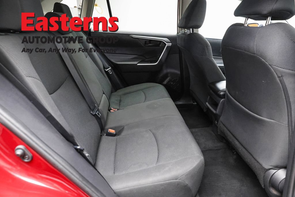 Used 2021 Toyota RAV4 LE AWD/4WD image 24