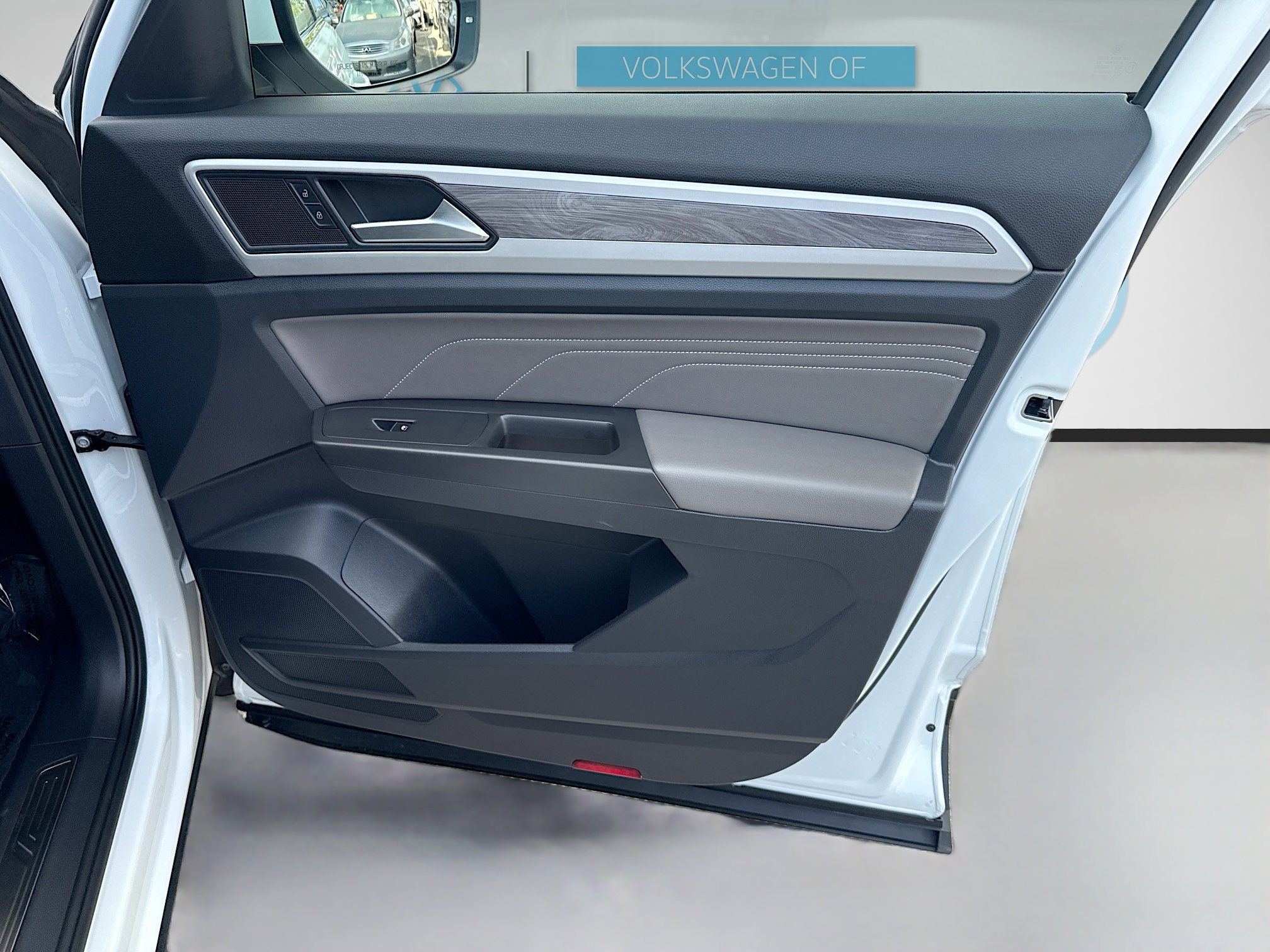 Used 2022 Volkswagen Atlas Cross Sport SE w/ Panoramic Sunroof Package image 33